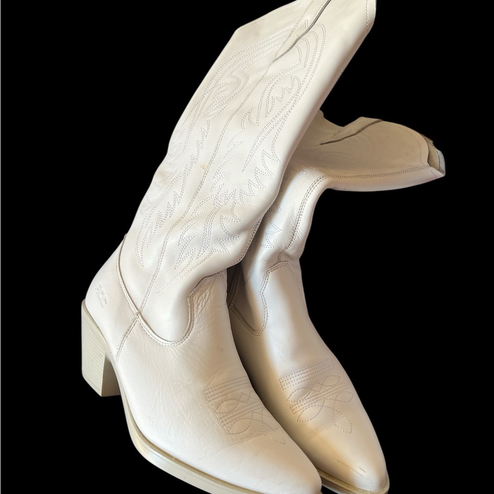Elegant Cream Heeled Boots